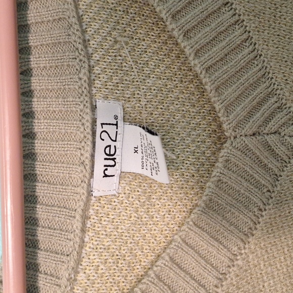 Green vest - Picture 2 of 4